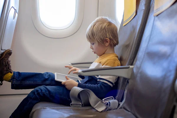 Mother Child Boy Mom Sitting Airplane Child Playing Tablet Family — Stock Photo, Image