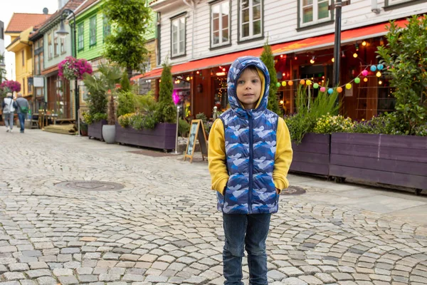 Happy Family Children Adults Enjoying Colorful City Stavangen Southwest Norway — Stockfoto