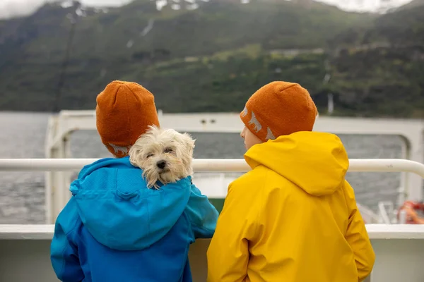 Family Kids Adults Pet Dog Enjoying Trip Geirangerfjord Amazing Nature — Stock Photo, Image