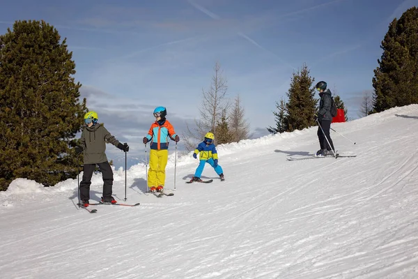 Happy Family Enjoying Ski Holiday Children Sunny Beautiful Weather Outdoors — Stock Photo, Image