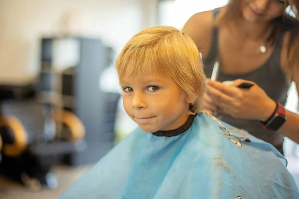 Cute Toddler Blond Boy Having Haircut Hairdresser Salloon Smiling —  Fotos de Stock