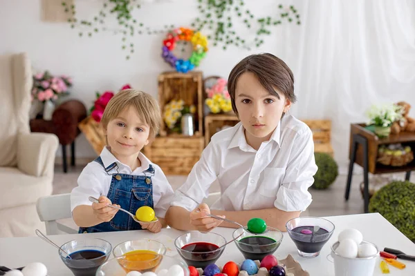 Happy Childen Siblings Coloring Eggs Colorful Waters Easter Home Sunny — Stock Photo, Image