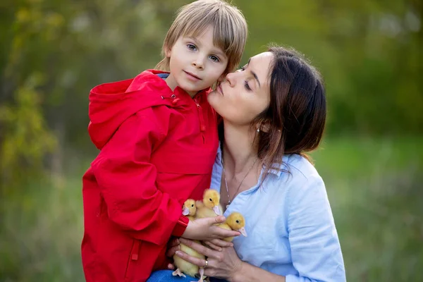 Beautiful Family Mother Son Portrait Mothers Day Park Taking Family — Stock Photo, Image