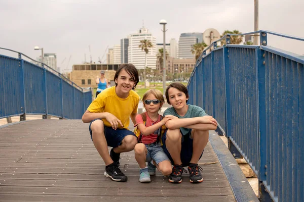 Familia Turística Europea Con Niños Visitando Tel Aviv Israel Disfrutando — Foto de Stock