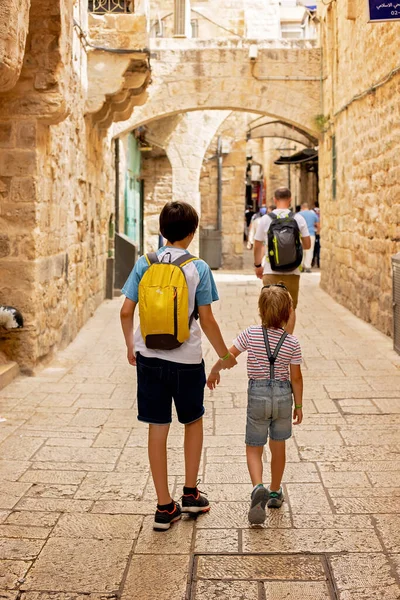 European Tourist Family Children Visiting Jerusalem Meeting New Culture — Stock Photo, Image