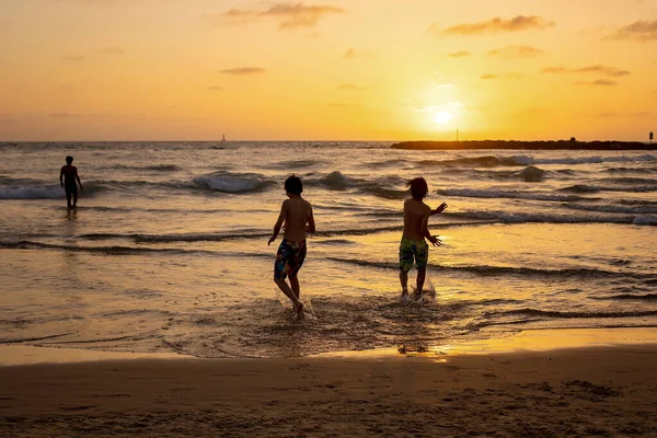 Happy Teenager Boys Running Playing Beach Sunset Splashing Water Jumping — Stock Photo, Image