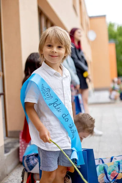Χαριτωμένο Παιδί Προσχολικής Ηλικίας Kindergarden Έτοιμη Πάει Στο Σχολείο Νηπιαγωγείο — Φωτογραφία Αρχείου
