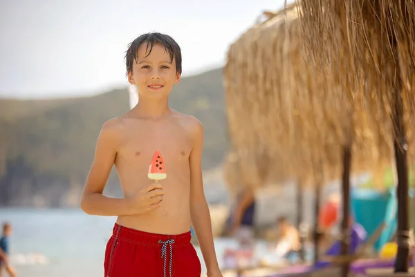 Happy Child Boy Eating Ice Cream Beach Enjoying Summer Playing — Zdjęcie stockowe