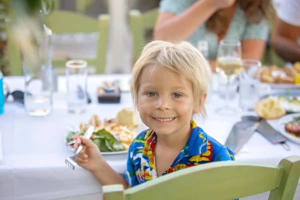 Sweet Child Sitting Restaurant Summertime Outdoor Eating Seafood Shrimps Calamari — 图库照片