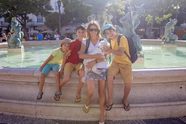 Happy People Visiting Lisbon Summer Holiday Family Children Old City — Stock Photo, Image