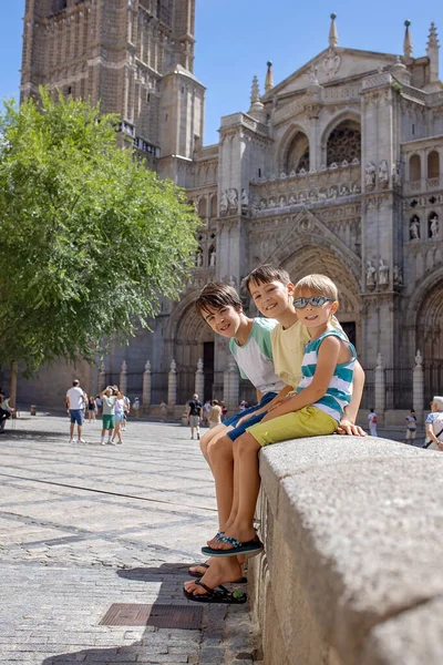 Family Children Siblings Visiting Toledo Family Vacation Summertime Spain — Stock Photo, Image