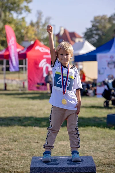 Jonge Kleuters Hardloopwedstrijd Marathon Het Park — Stockfoto