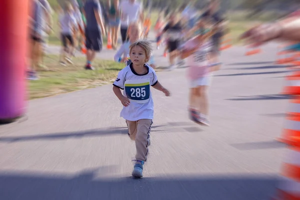 Young Preschool Children Running Track Marathon Competition Park — Stock Photo, Image