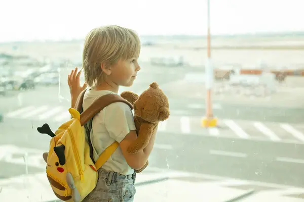 Child Watching Window Airport Planes Taking Landing While Waiting Board — Stock Photo, Image