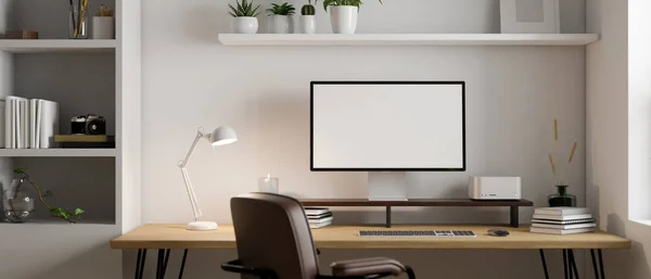 现代最小的明亮的家庭办公空间内部与个人电脑台式计算机模型和配件在木桌 白色货架和墙壁货架 办公椅和装饰 3D渲染 3D说明 — 图库照片