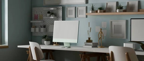 Modern Moda Ofis Çalışma Alanı Tasarımı Bilgisayar Beyaz Ekran Maketi — Stok fotoğraf