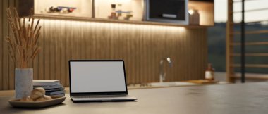 Masadaki boş ekran dizüstü bilgisayarın mutfak arka planında fotokopi alanı oluşturun. 3d görüntüleme, 3d illüstrasyon