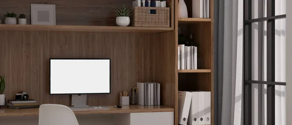 Pcの白い画面のモックアップと木製の組み込みテーブル上の文房具とモダンな家庭用ワークスペースのインテリアデザイン 3Dレンダリング 3Dイラスト — ストック写真
