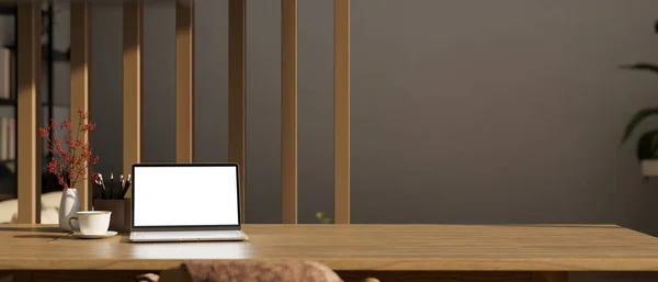 Minimale Comfortabele Studie Tafel Werktafel Met Laptop Wit Scherm Mockup — Stockfoto