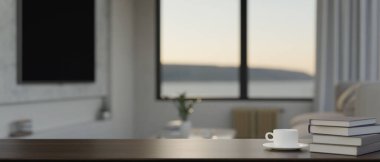 Yakın plan görüntü, modern çalışma alanı ahşap masa üstü bir fincan kahve, kitap ve fotokopi alanı montaj için ürün sergisi bulanık oturma odası arka planında. 3d görüntüleme, 3d illüstrasyon