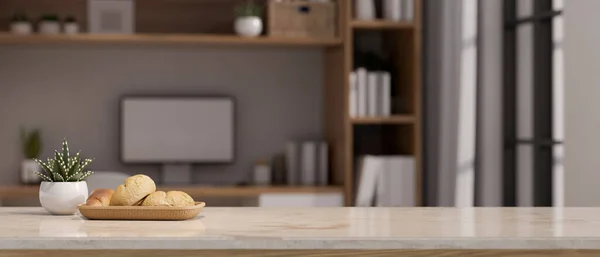 Ekmek Sepeti Dekor Bitkisi Ile Beyaz Mermer Masa Üstündeki Ürününüzün — Stok fotoğraf