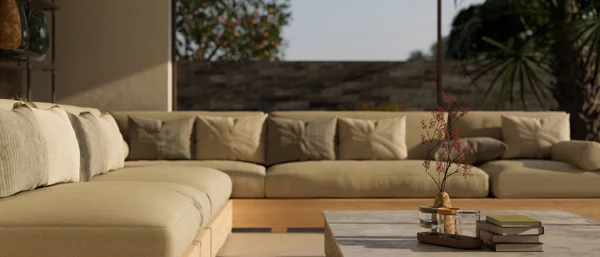 窓と装飾付きのコーヒーテーブルに対して居心地の良いソファ付きの快適でモダンな家庭のリビングルーム 3Dレンダリング 3Dイラスト — ストック写真