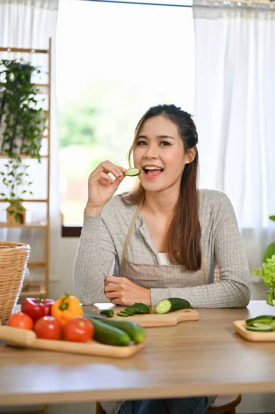 Portrait Beautiful Charming Millennial Female Housewife Enjoy Making Eating Healthy — Stock Photo, Image