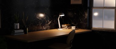 Yakın plan görüntü, geceleri çalışma alanı ahşap masa üstünde yer, masa lambasının ışığı, aksesuarlar ve siyah mermer duvar kağıdı. Geceleri çalışma alanı. 3d görüntüleme, 3d illüstrasyon