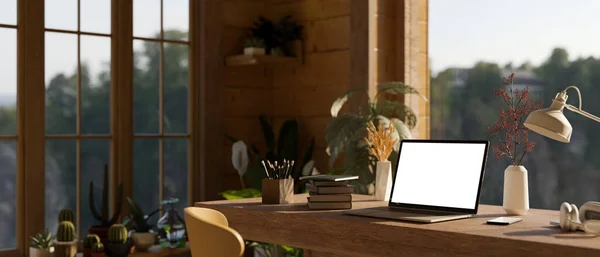Przytulne Drewniane Wnętrze Pracowni Domu Notebooka Laptop Biały Ekran Makieta — Zdjęcie stockowe