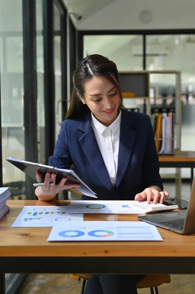 Portrait Professional Charming Millennial Asian Businesswoman Female Ceo Working Her — Stock Photo, Image