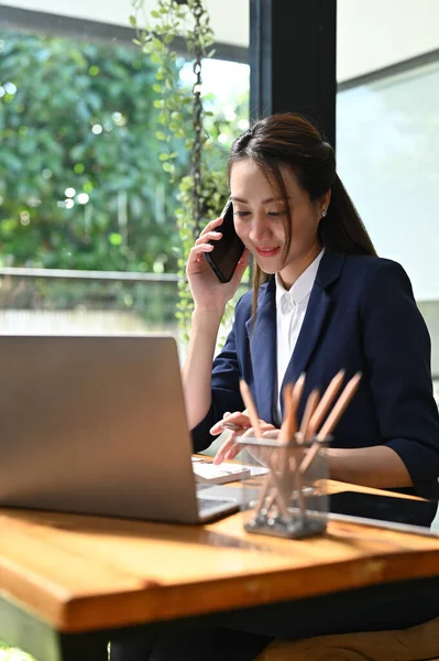 Portrait Attractive Millennial Asian Businesswoman Talking Phone Dealing Business Though — Stock Photo, Image