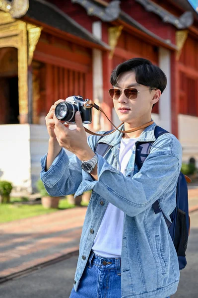 Portrait Joyful Happy Young Asian Male Tourist Taking Picture Beautiful — Stock Photo, Image