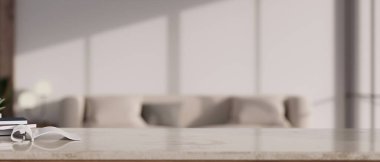 Ürün gösteriminiz için kitaplarla dolu çalışma alanı masası ve kopya alanı bulanık oturma odasının önünde. Oturma odasının arka planı bulanık. 3d görüntüleme, 3d illüstrasyon