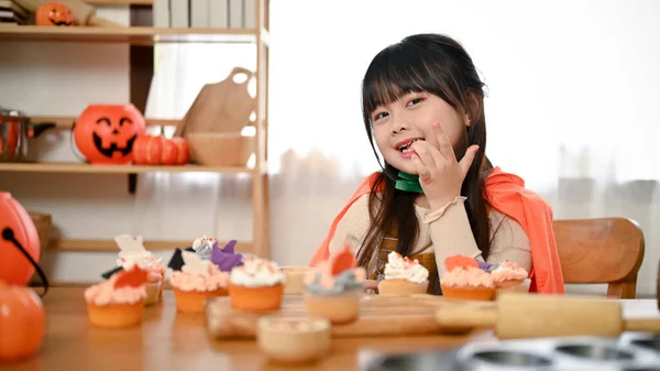 Nettes Und Entzückendes Junges Asiatisches Mädchen Fantasievollem Halloween Kostüm Das — Stockfoto