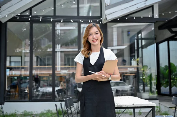 Charmoso Lindo Jovem Asiático Restaurante Feminino Empresário Café Frente Entrada — Fotografia de Stock
