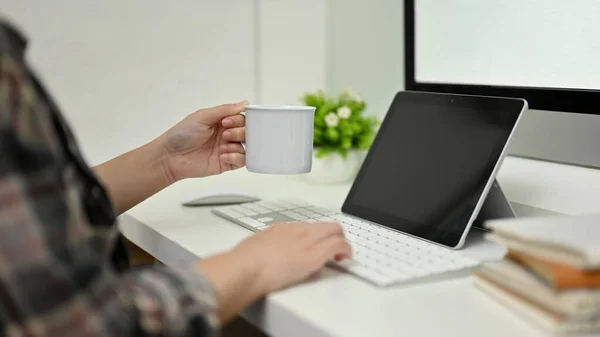 Professional Female Graphic Designer Sipping Coffee While Working Her Desk — Stock Photo, Image
