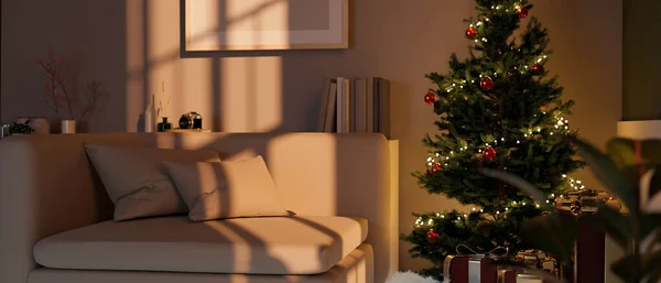 Przytulny Salon Dekoracji Świątecznej Piękną Choinką Pudełka Niespodziankami Wygodna Sofa — Zdjęcie stockowe