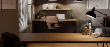 Ahşap masa üstündeki ürün gösterimi için alanı boya araçları, kulaklıklar, dekorlar ve masa lambasıyla arka plandaki modern stil çalışma alanının üzerine kopyala. 3d görüntüleme, 3d illüstrasyon