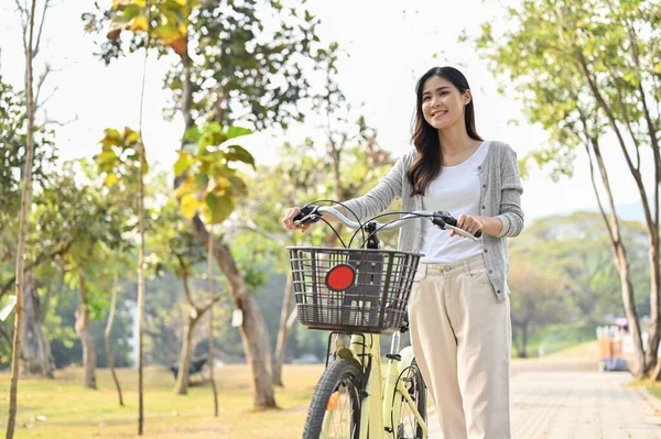 Happy Young Asian Woman Casual Clothes Walking Sidewalk Beautiful Greenery —  Fotos de Stock