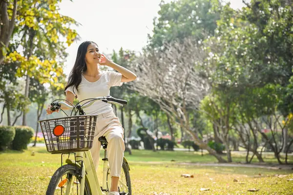 Attractive Happy Young Asian Woman Casual Clothes Her Bike Taking —  Fotos de Stock