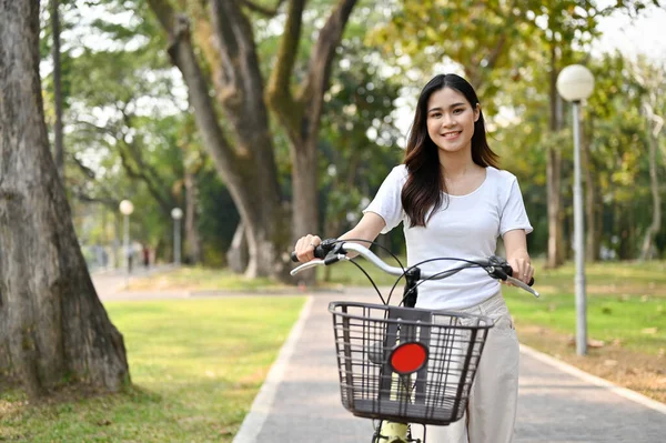 Attractive Happy Young Asian Woman Casual Clothes Walking Sidewalk Beautiful —  Fotos de Stock