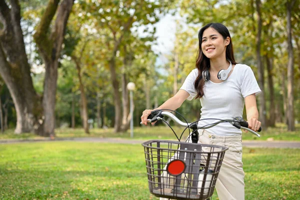 Beautiful Young Asian Woman Casual Clothes Wireless Headphones Riding Bike —  Fotos de Stock