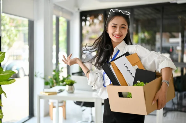 Smiling Cheerful Millennial Asian Female Office Worker Carrying Cardboard Box — Stock fotografie