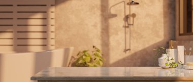 Lüks beyaz mermer masa üstü, banyo aksesuarları ve küvetli modern tavan arası banyosunun bulanık arkaplanı üzerinde ürün sergisi için yer. 3d görüntüleme, 3d illüstrasyon