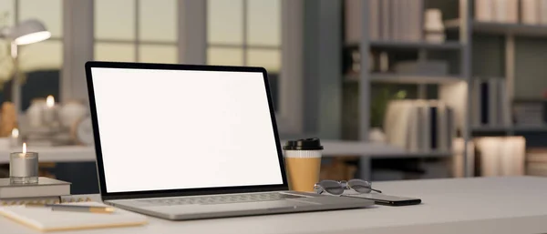 Close Obraz Laptopa Biały Ekran Makieta Wyświetlania Reklam Graficznych Jest — Zdjęcie stockowe