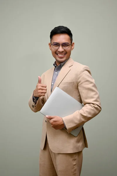 Retrato Sorridente Confiante Milenar Empresário Asiático Terno Negócios Formal Com — Fotografia de Stock