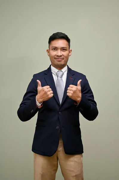 Självsäker Och Framgångsrik Tusenårig Asiatisk Affärsman Eller Manlig Chef Formell — Stockfoto