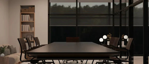 现代豪华会议室或会议室室内设计 在现代深色硬木会议桌 椅子和办公室装饰上空置空间 3D渲染 3D说明 — 图库照片
