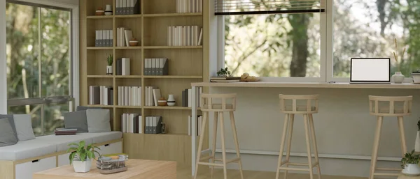 スツール 木製本棚 ソファ コーヒーテーブル 装飾に対するコンソールテーブルのラップトップモックアップ付きの最小限かつ快適な共同作業スペースのインテリアデザイン 3Dレンダリング 3Dイラスト — ストック写真