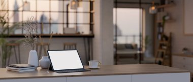 Portatif tablet beyaz ekran maketi ve aksesuarları en az rahat kafe çalışma alanında bir masanın üzerinde. Çalışma alanını kapatın. 3d görüntüleme, 3d illüstrasyon